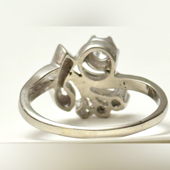 14kt White Gold and Diamond Estate Ring - Picture 5 of 5